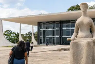empréstimo não contratado, high court, scales of justice — Empréstimo que você nunca contratou apareceu no seu nome: o que fazer?