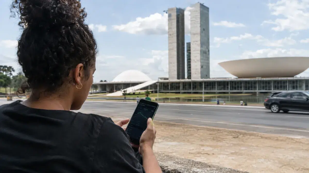 Golpe do falso investimento: banco pode ser responsabilizado pelo dinheiro perdido? Falso investimento, high court, scales of justice — Golpe do falso investimento: banco pode ser responsabilizado pelo dinheiro perdi