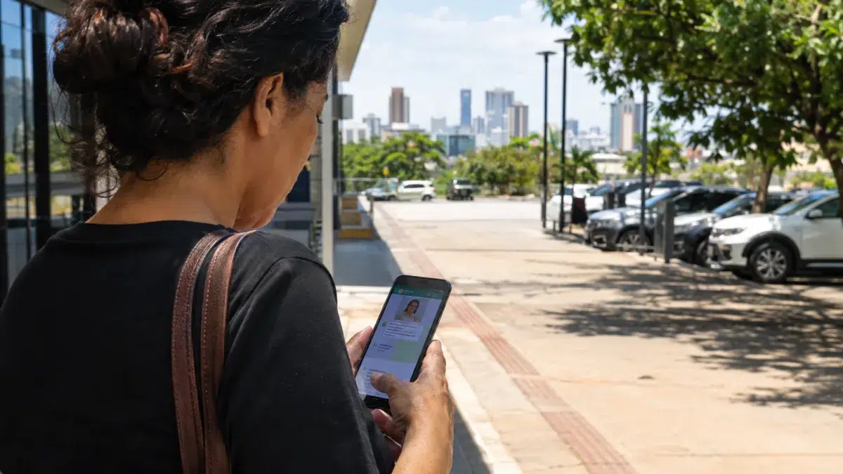 Golpe do WhatsApp, high court, scales of justice — Golpe no WhatsApp: transferiu dinheiro para um falso familiar, quem responde pel