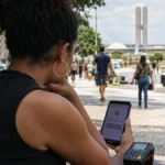 redução limite cartão, consumer rights, law books — Banco reduziu o limite do cartão sem avisar: isso é permitido?