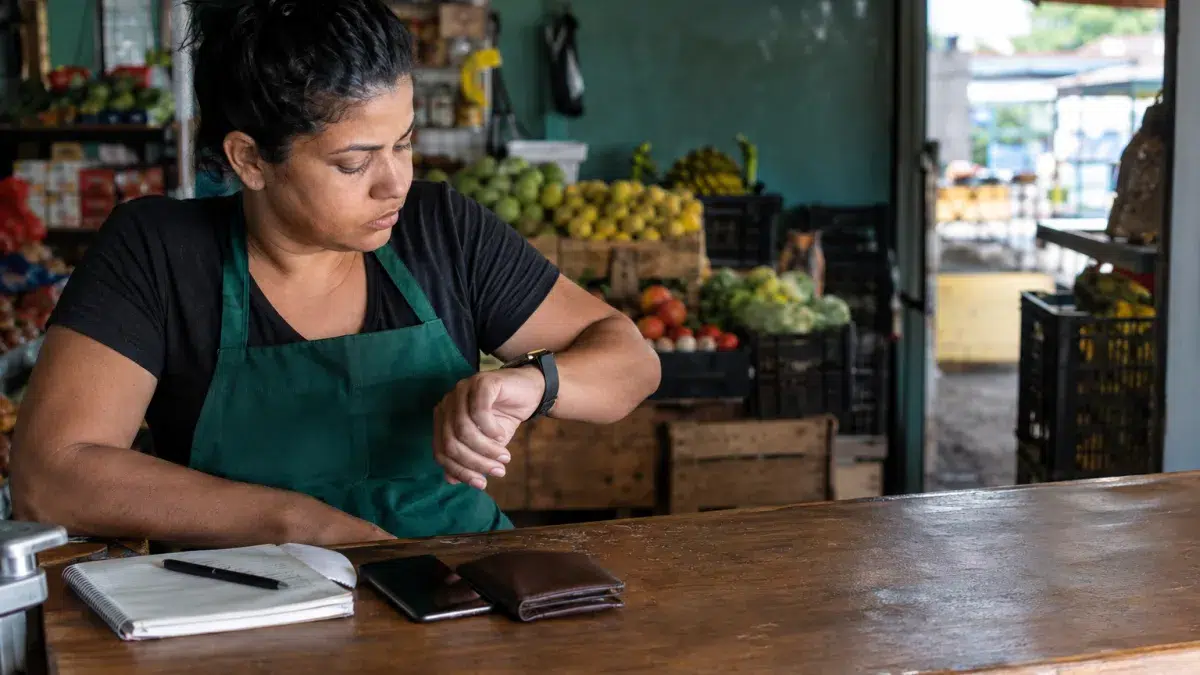Por que o banco impede um Pix mesmo quando há saldo na conta? Cena documental de consumidor brasileiro relacionada a por que o banco impede um pix mesmo quando há saldo na conta, explicação do SmartJur