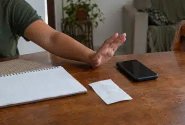 Cena documental de consumidor brasileiro relacionada a é possível cancelar um pix agendado antes de o dinheiro sair da conta, explicação do SmartJur