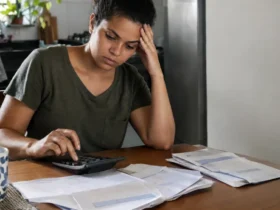 Por que o banco parcela a fatura do cartão sem o cliente pedir? Cena documental de consumidor brasileiro relacionada a por que o banco parcela a fatura do cartão sem o cliente pedir, explicação do SmartJur