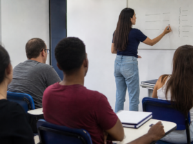 TRT-3 nega vínculo de emprego entre professora e escola de inglês em Uberlândia vínculo de emprego professora escola de inglês Uberlândia